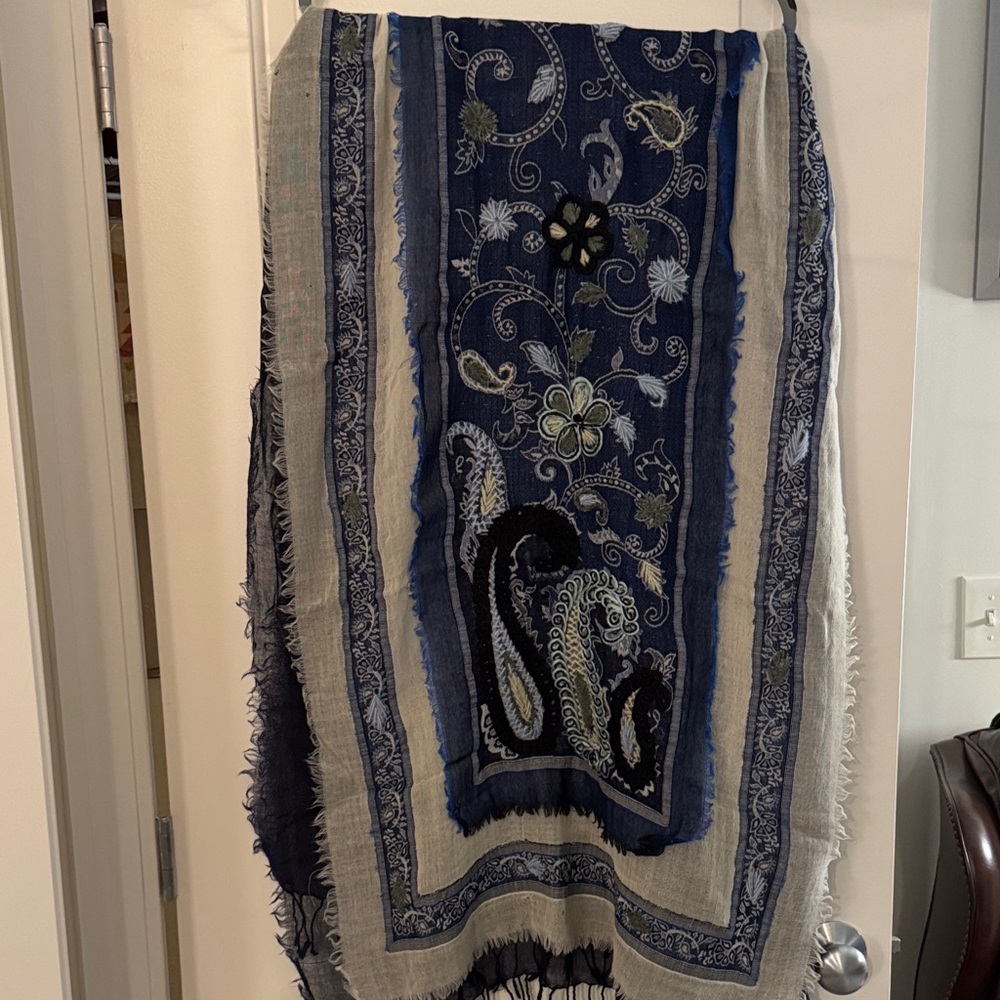 Elegant Blue and Cream Paisley Scarf